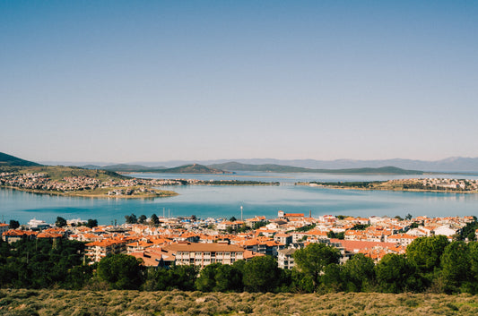 Wofür ist die Stadt Ayvalik bekannt?